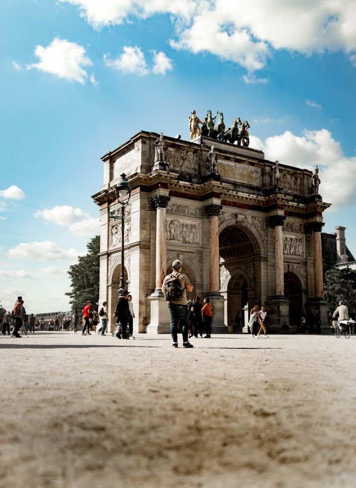 Explore the iconic Arc de Triomphe du Carrousel, a must-see historical landmark in Paris.